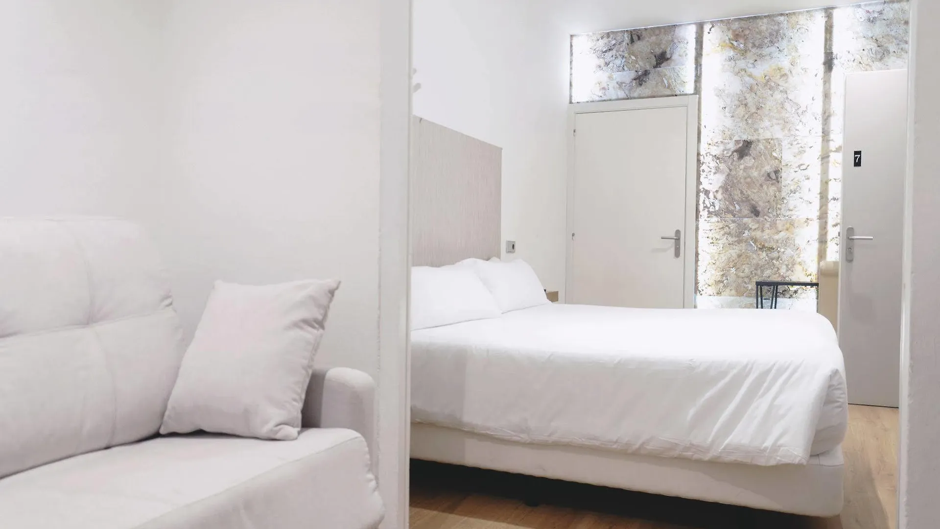 Cosmopolitan Boutique Rambla Hotel Barcelona 2*,